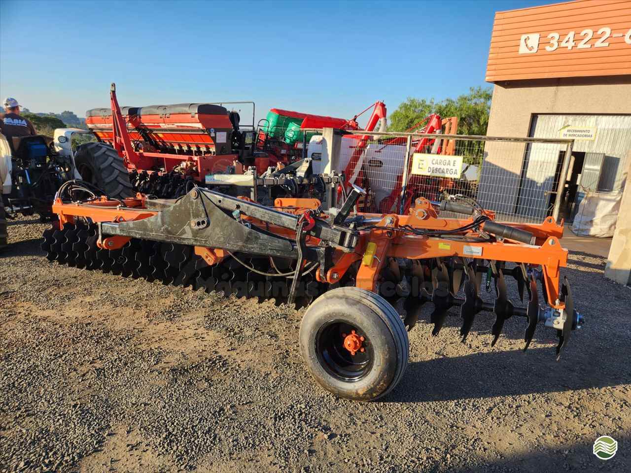 IMPLEMENTOS AGRICOLAS GRADE NIVELADORA NIVELADORA 56 DISCOS Sabiá Máquinas Agrícolas IRATI PARANÁ PR